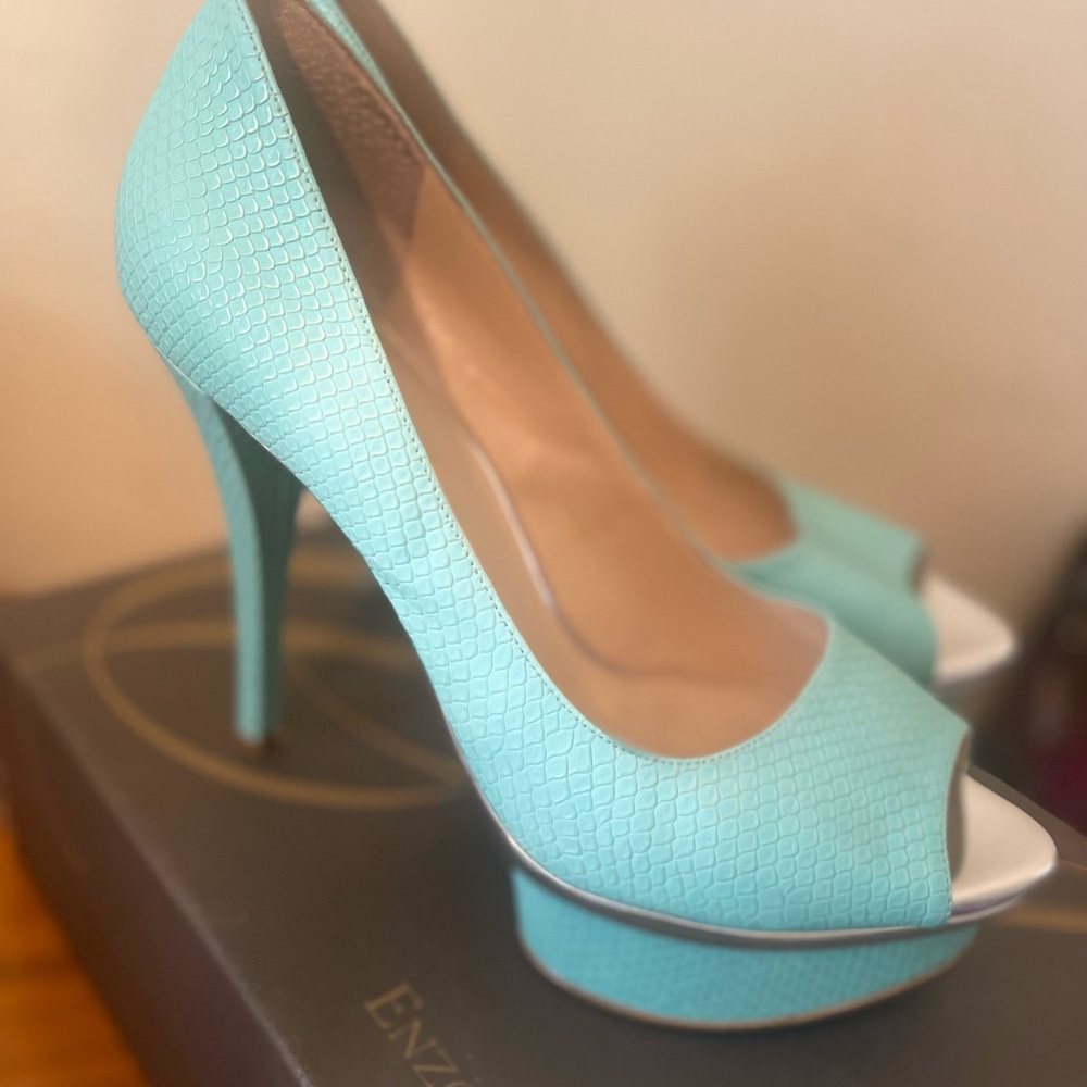 Enzo!! Size 11 platform heel